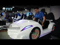 자동차를 경주하는 01.073 VR 굉음