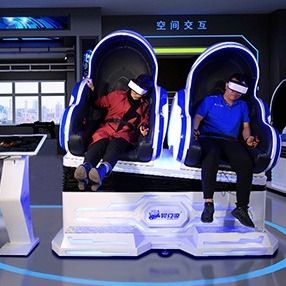 핑크색 조명 VR 달걀 의자 2 자리 9D VR 상영관 시뮬레이터